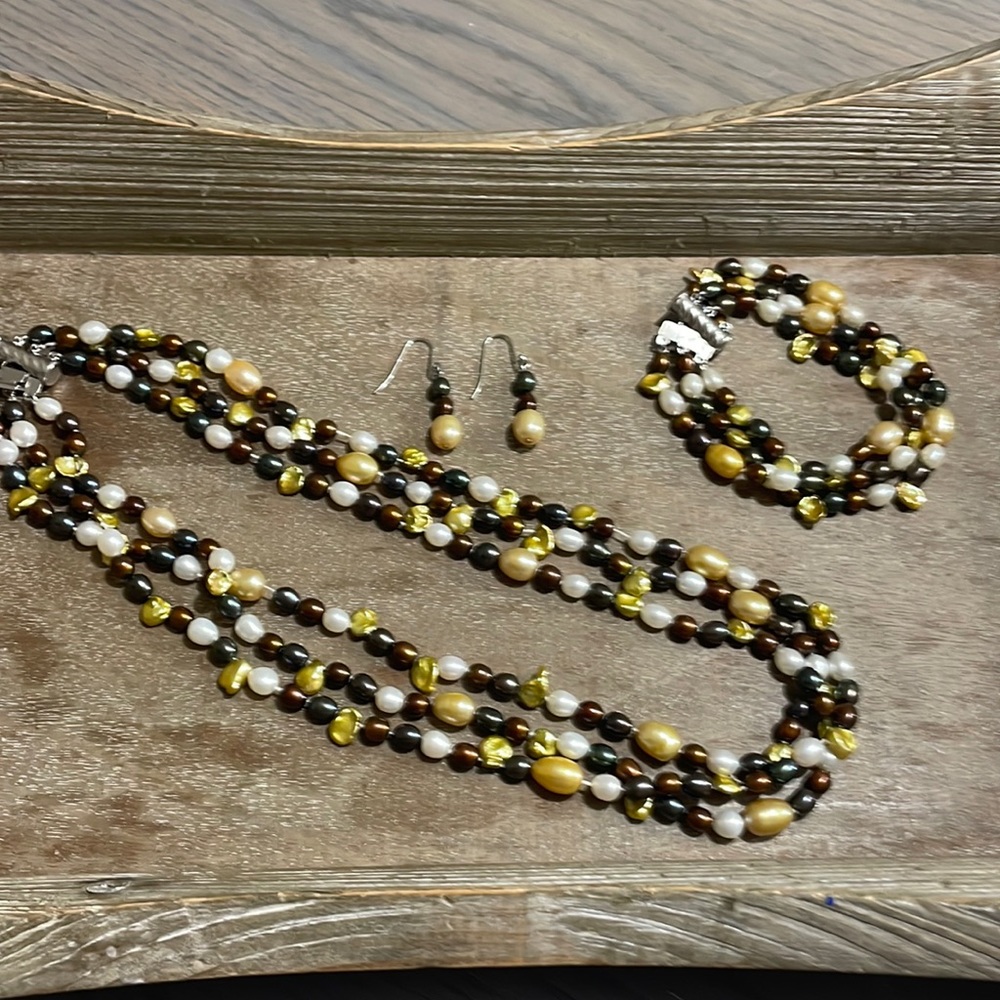 Freshwater colored pearl set